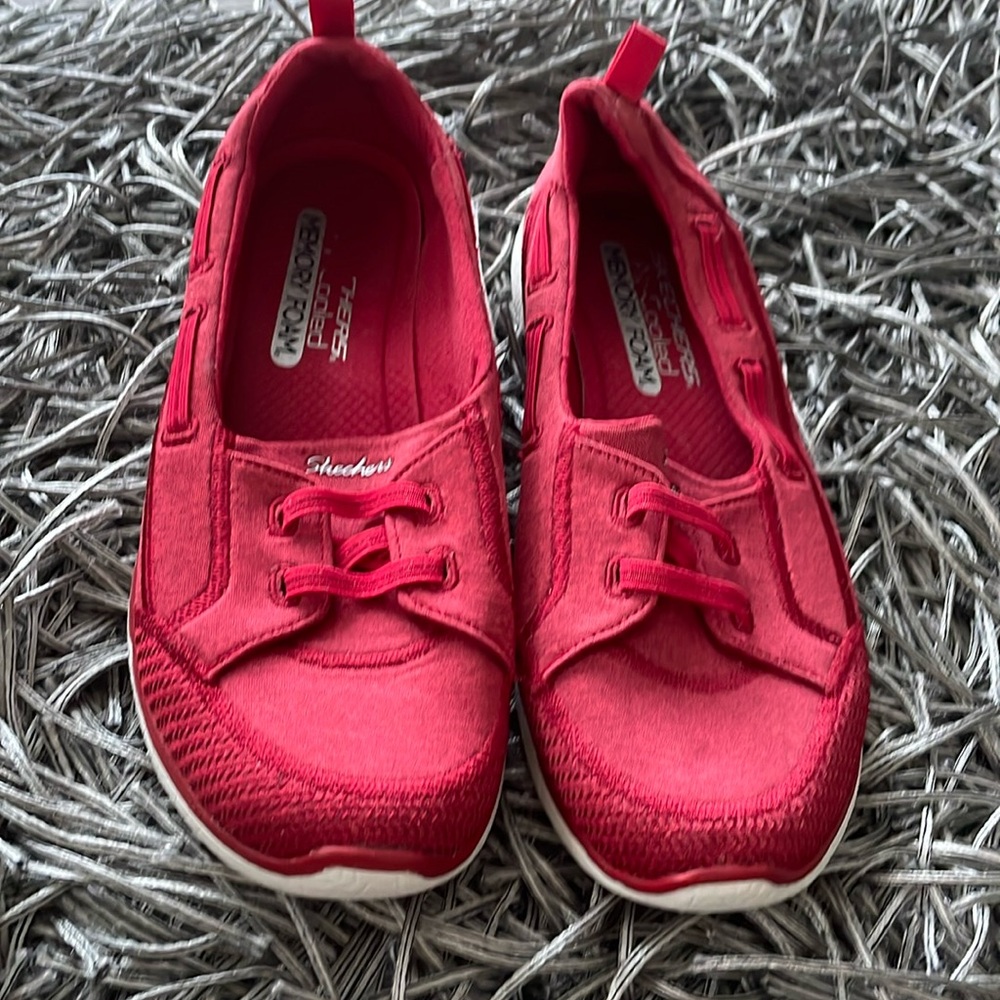 Red size 8 1/2 sketchers air cooled, memory, foam shoe